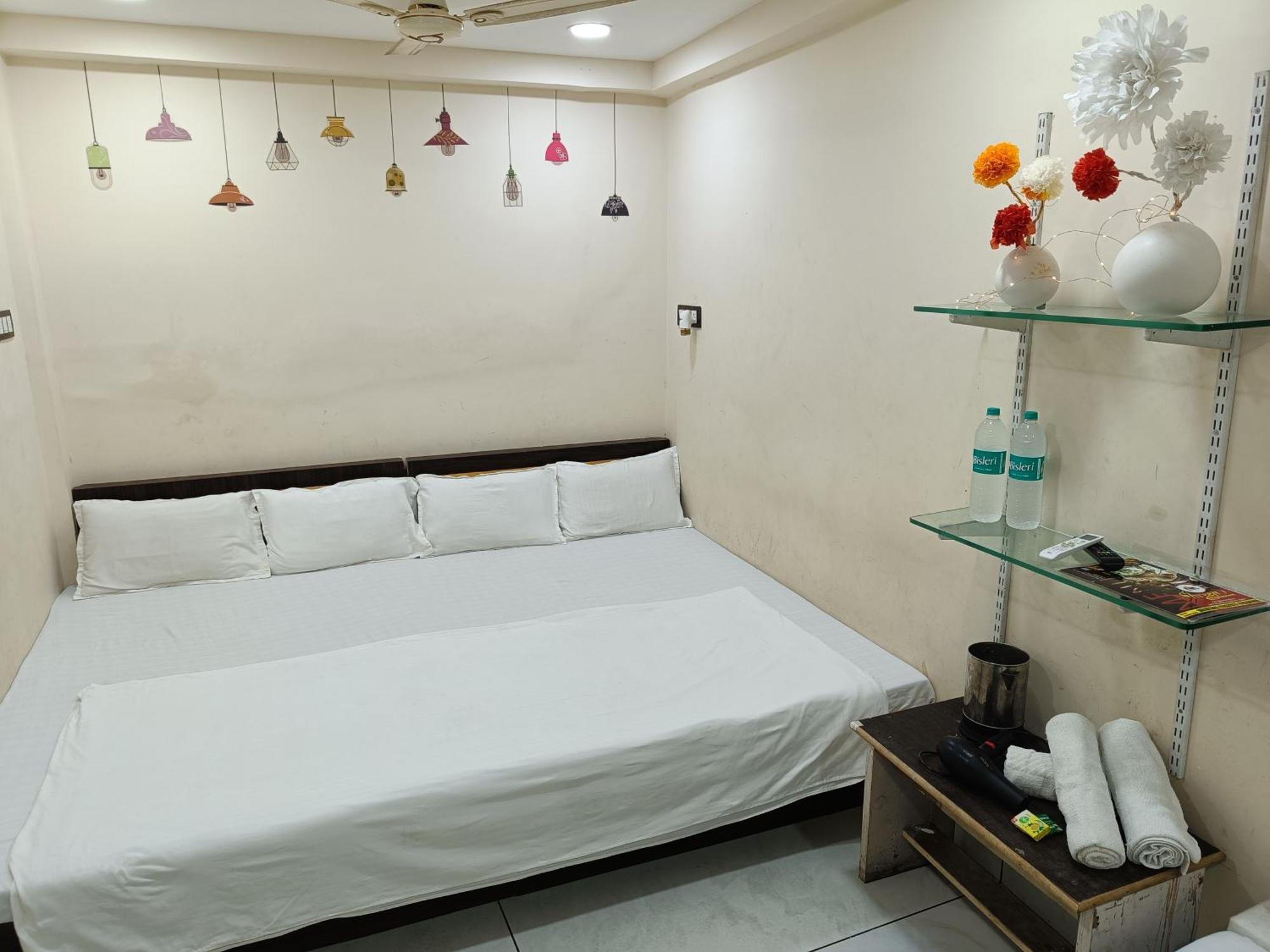 Hotel S Tower Ujjain Bagian luar foto