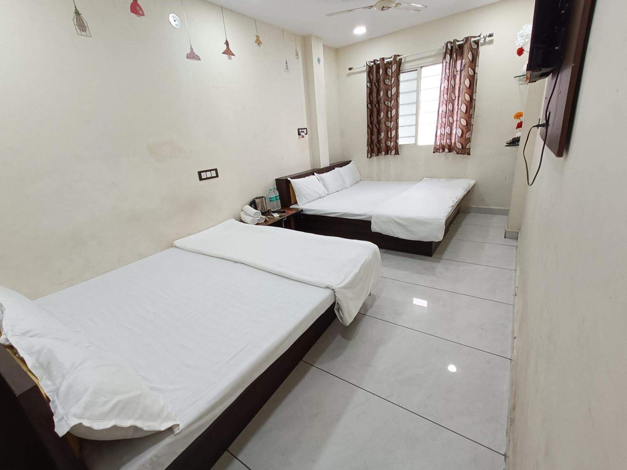 Hotel S Tower Ujjain Bagian luar foto
