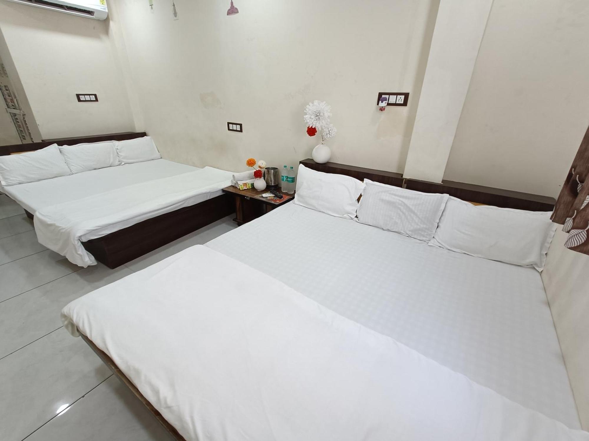 Hotel S Tower Ujjain Bagian luar foto