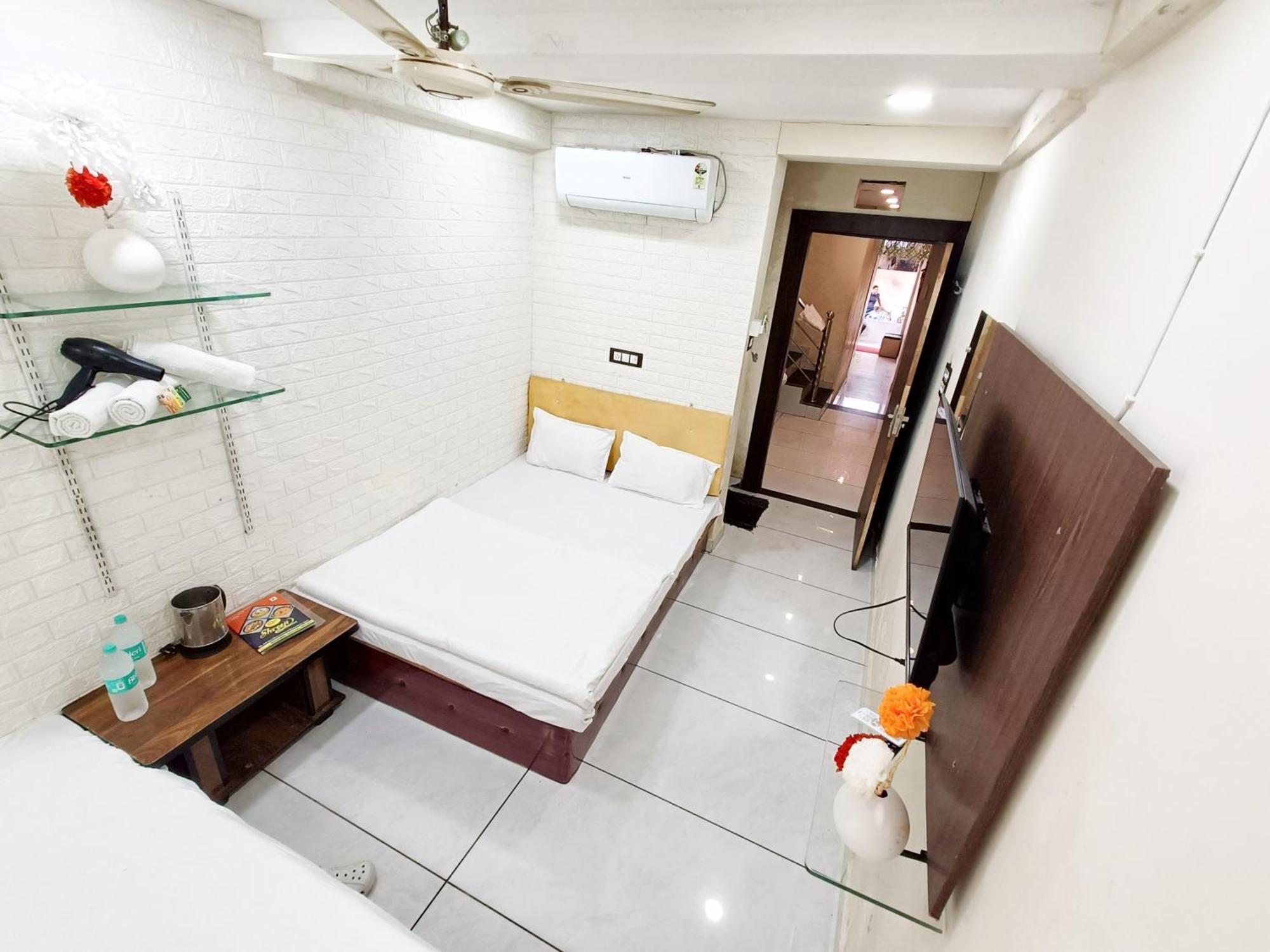 Hotel S Tower Ujjain Bagian luar foto