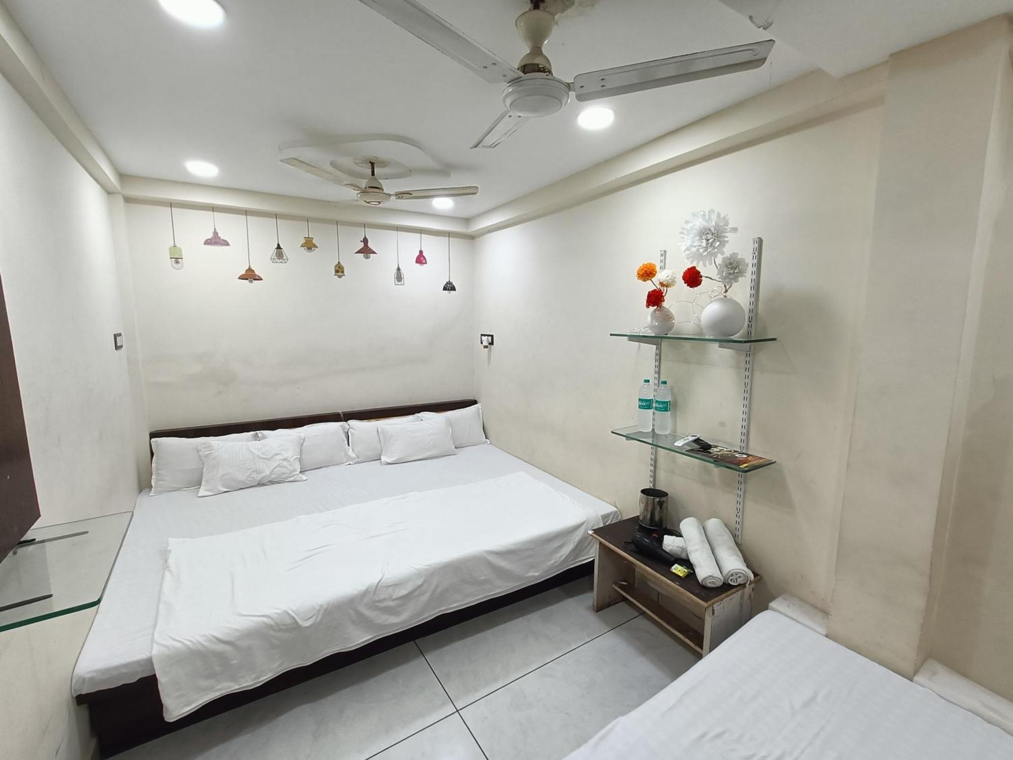 Hotel S Tower Ujjain Bagian luar foto