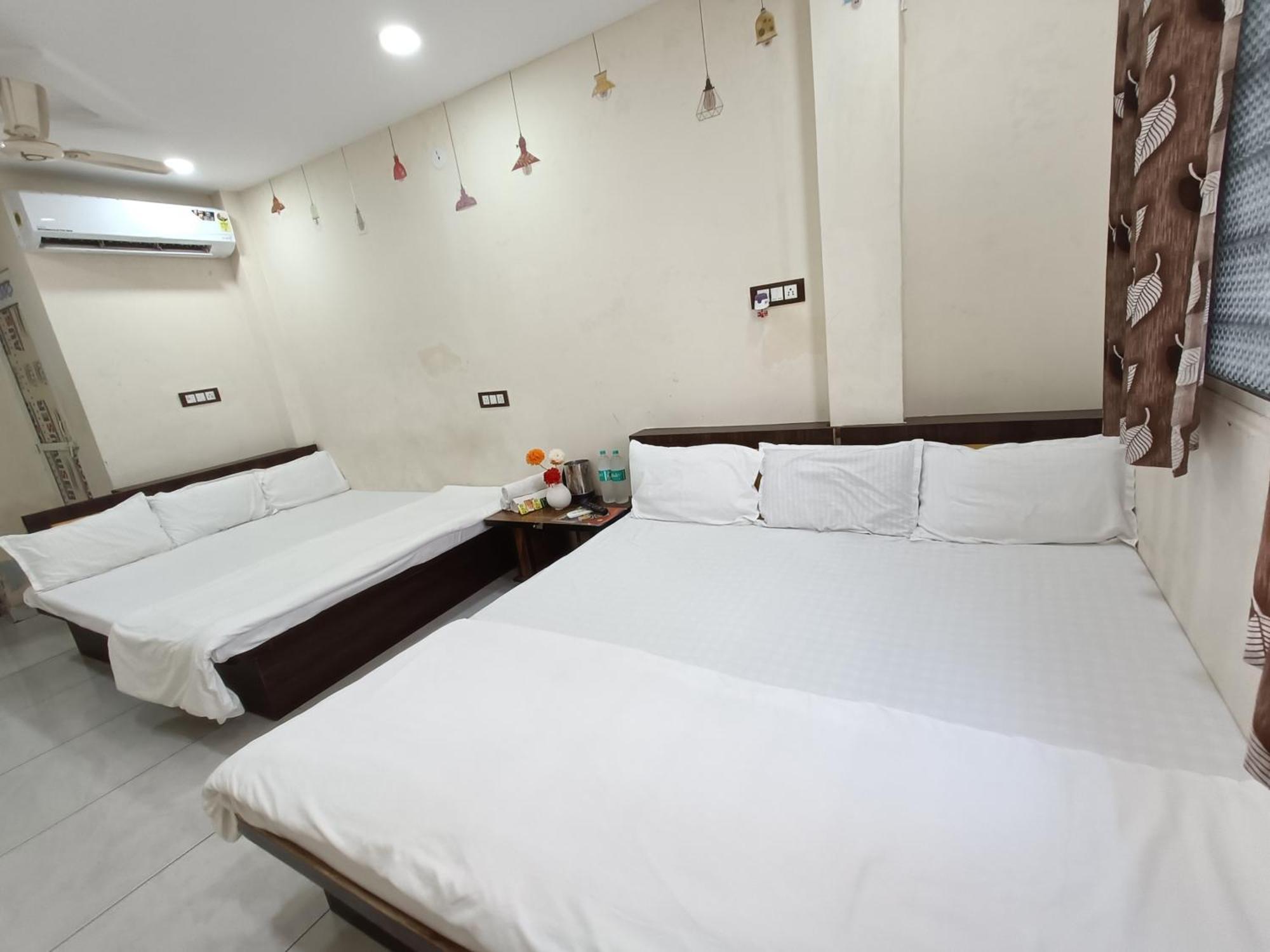 Hotel S Tower Ujjain Bagian luar foto