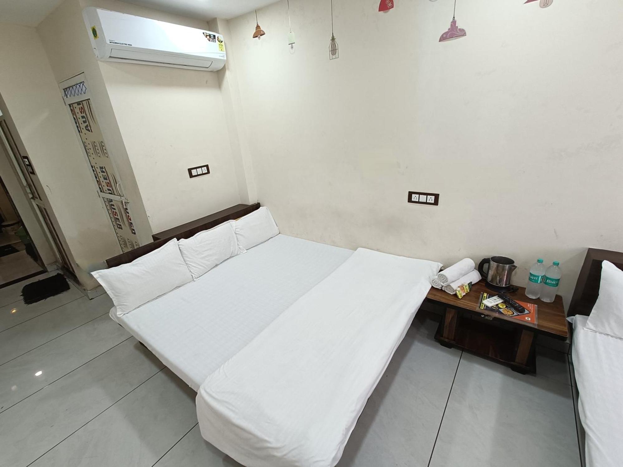 Hotel S Tower Ujjain Bagian luar foto