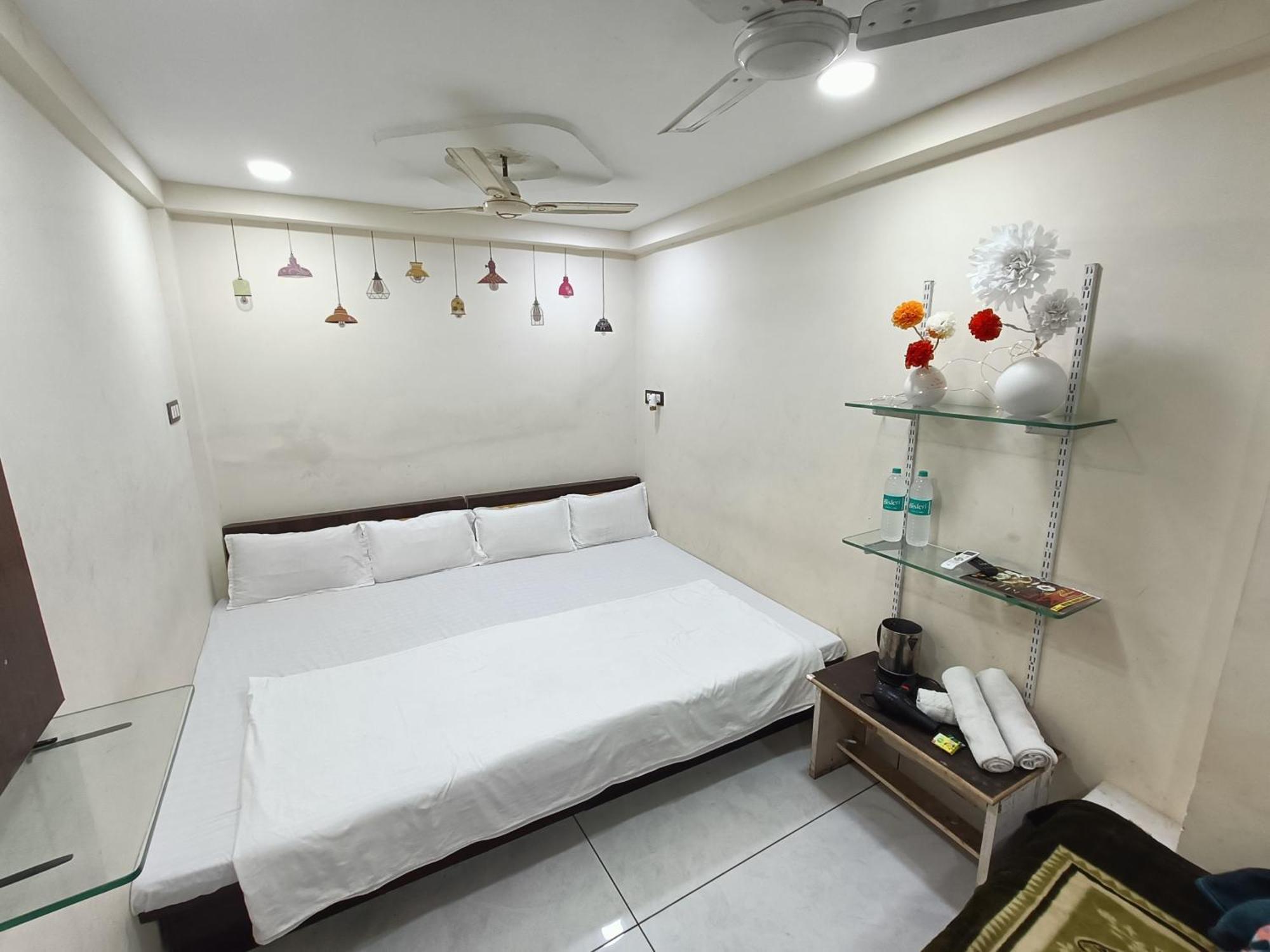 Hotel S Tower Ujjain Bagian luar foto