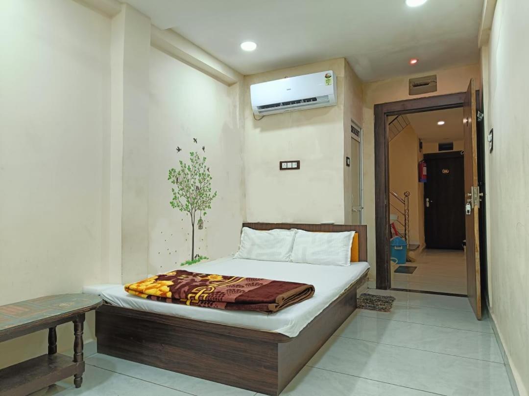 Hotel S Tower Ujjain Bagian luar foto