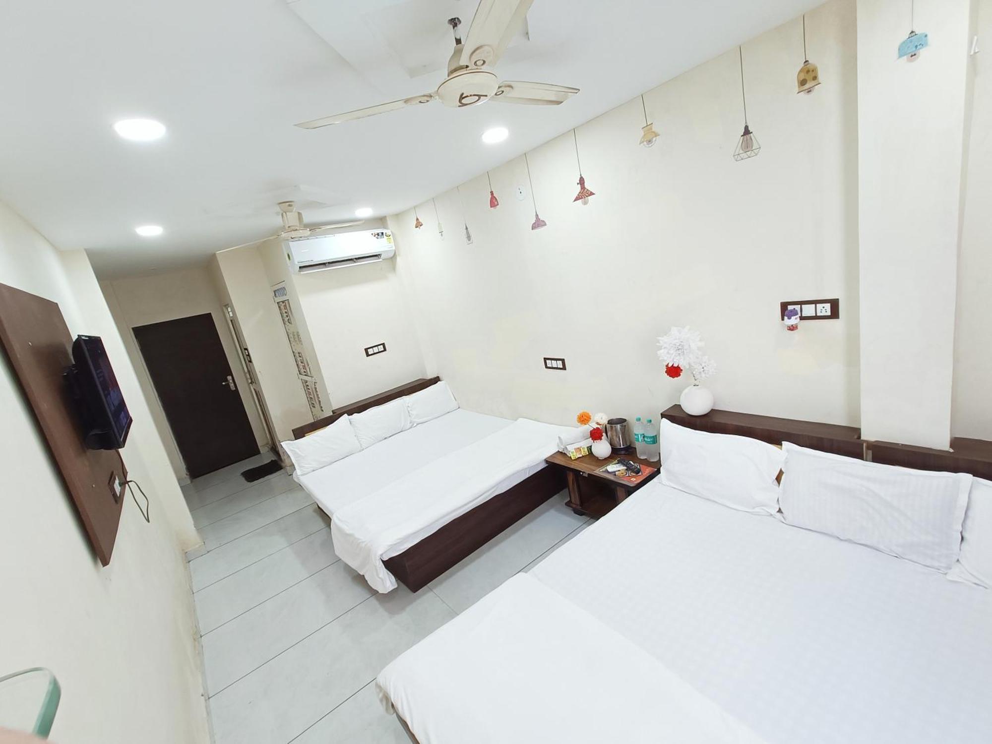 Hotel S Tower Ujjain Bagian luar foto