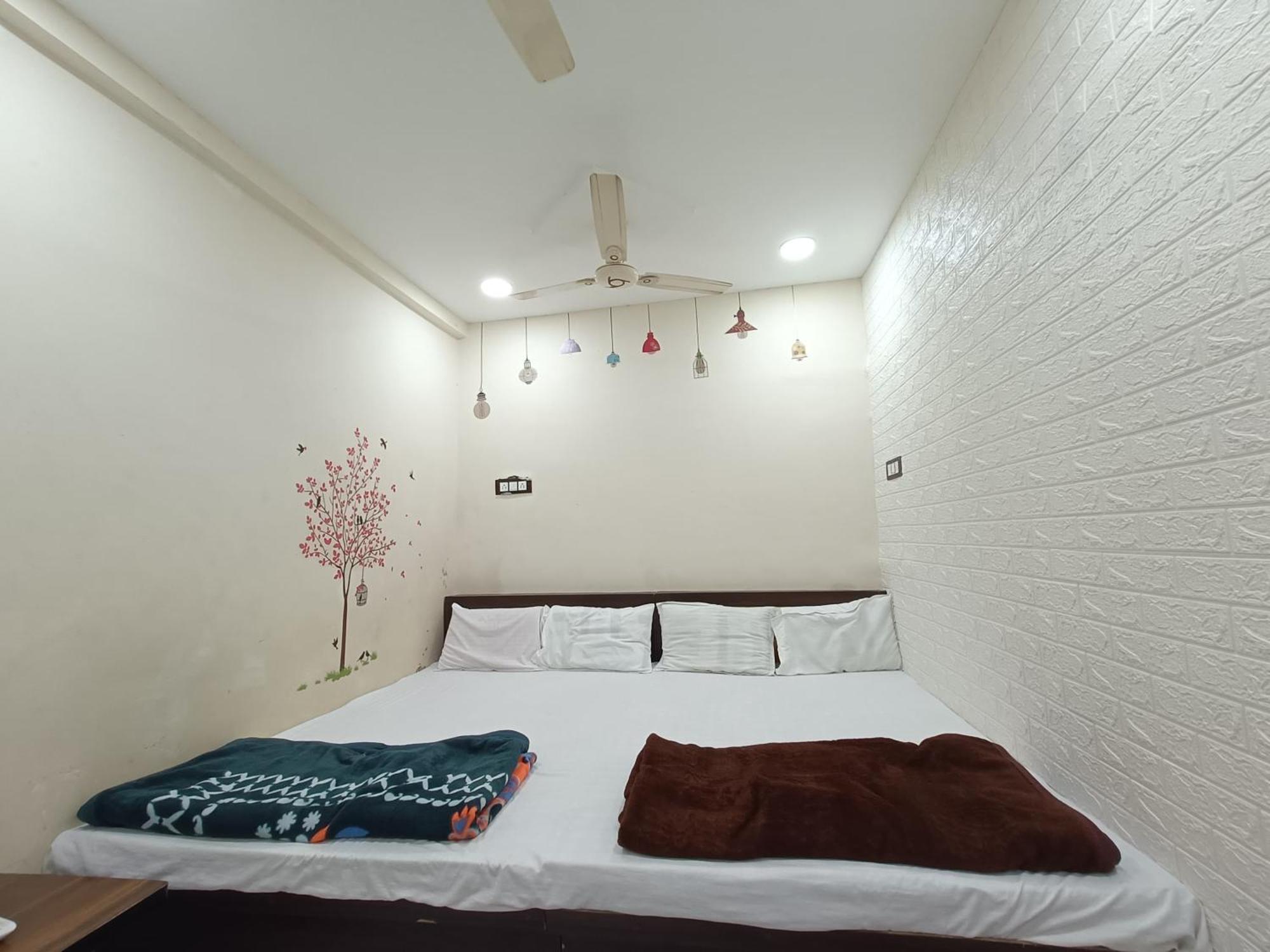 Hotel S Tower Ujjain Bagian luar foto