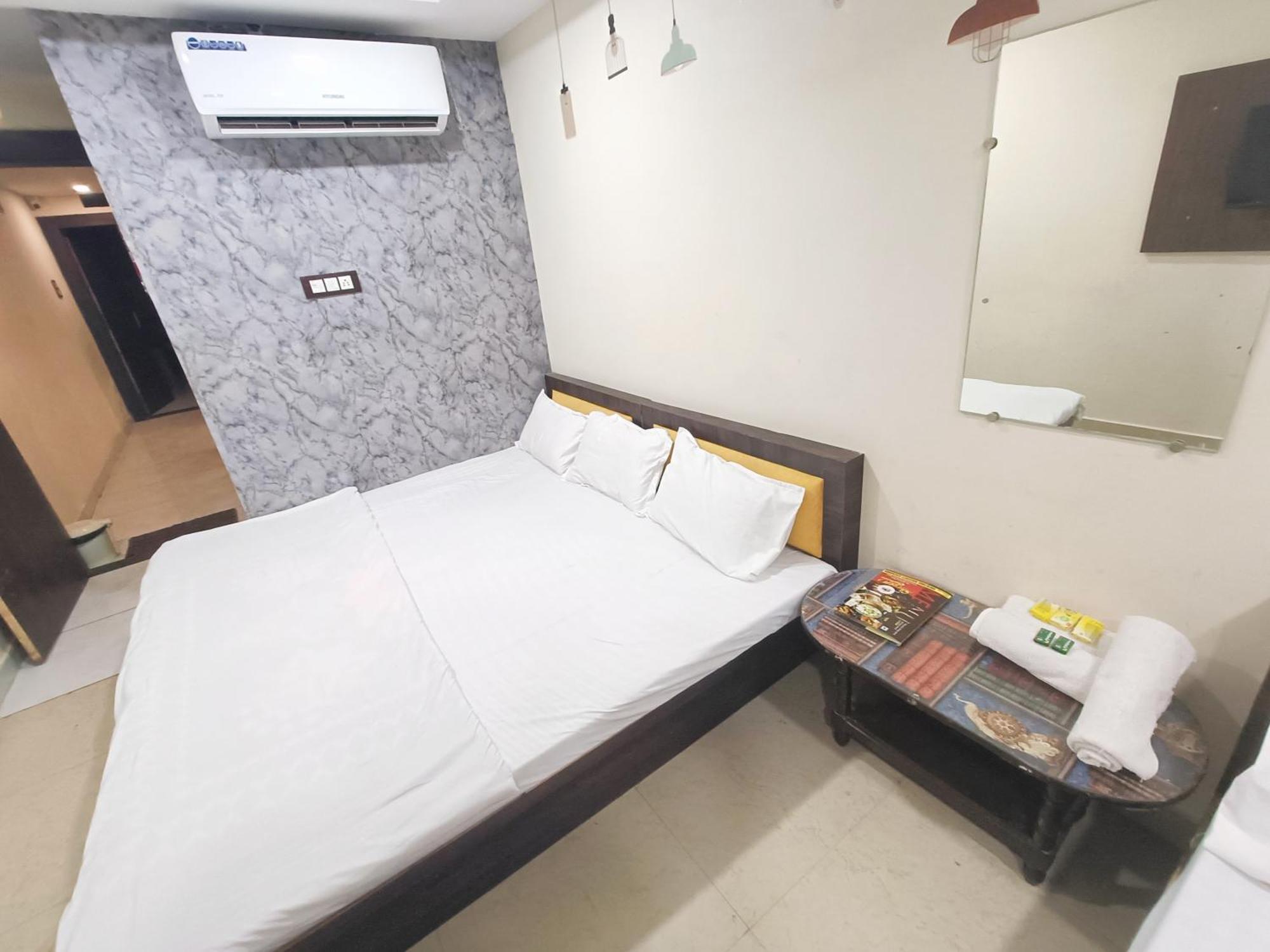 Hotel S Tower Ujjain Bagian luar foto