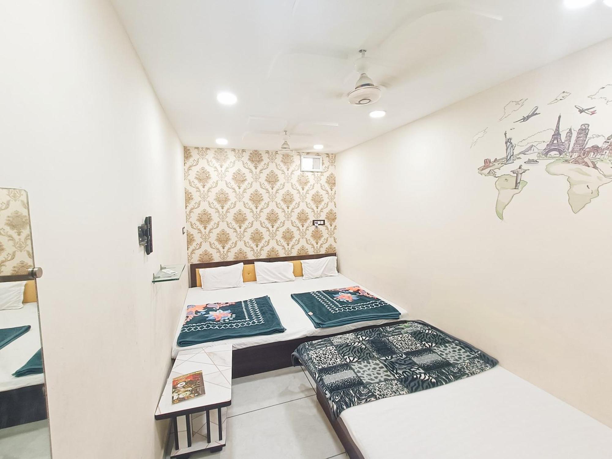 Hotel S Tower Ujjain Bagian luar foto