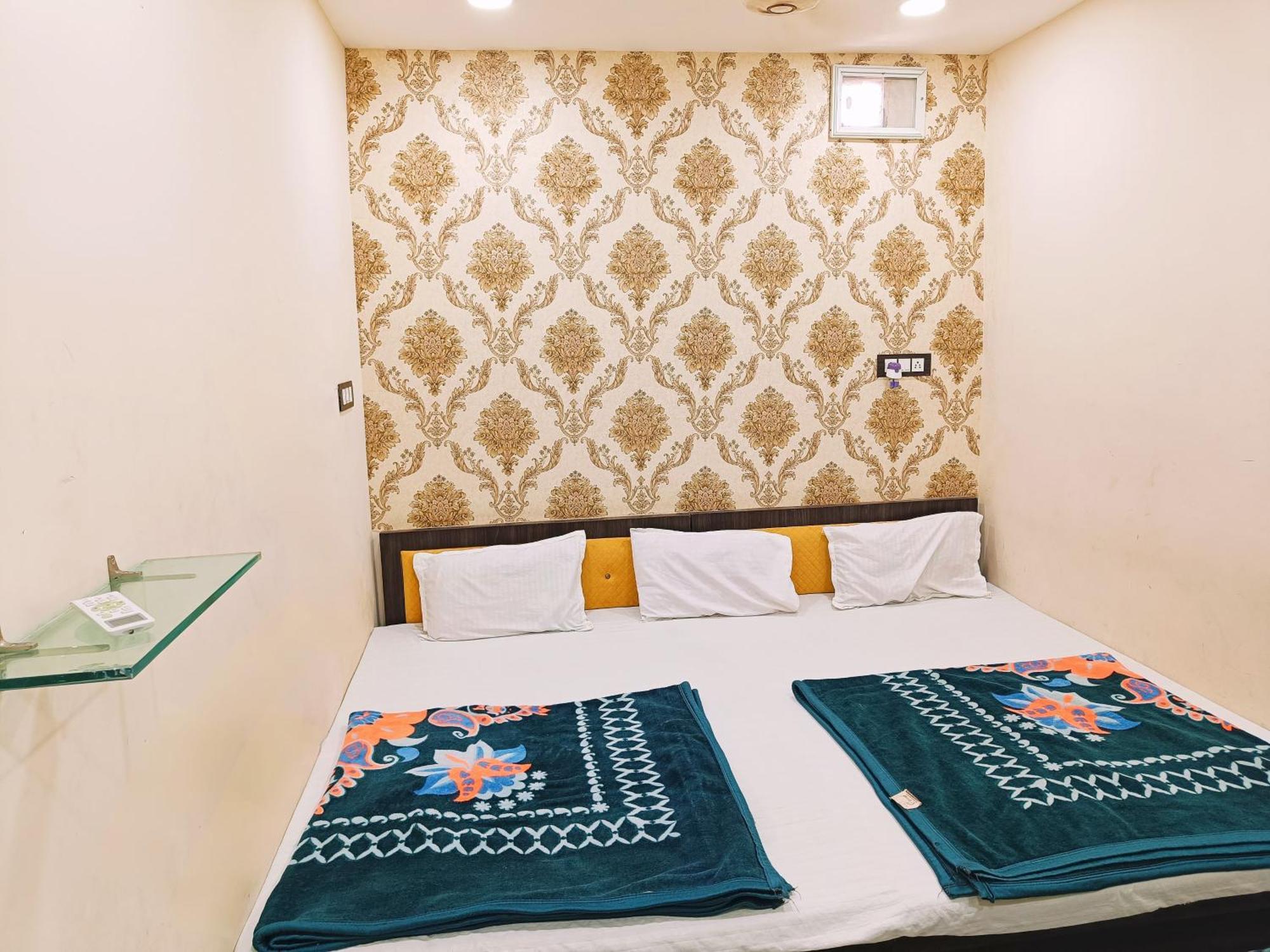 Hotel S Tower Ujjain Bagian luar foto