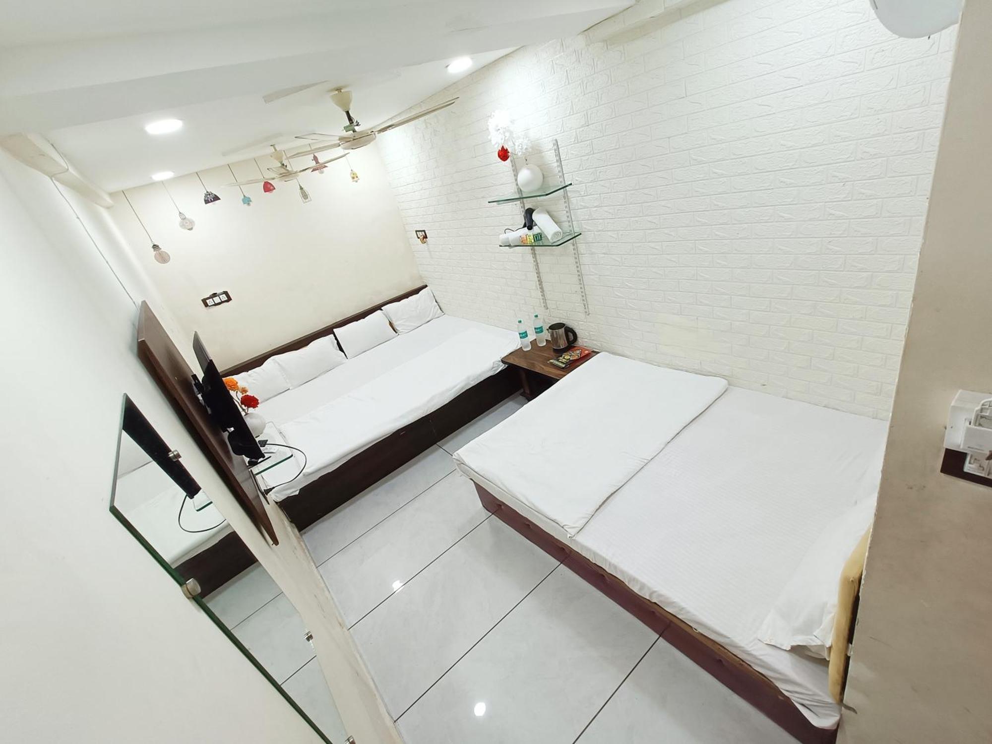Hotel S Tower Ujjain Bagian luar foto